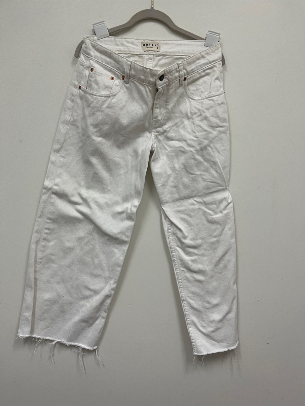 Motel White Relaxed Wide Legs Jeans with Raw Hem Size 28